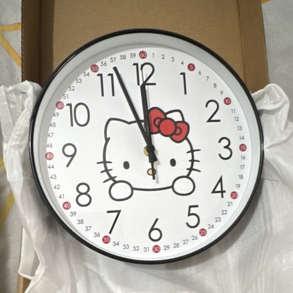 Hello Kitty Round Analog Wall Clock Battery Operated Plastic Arabic Numerals